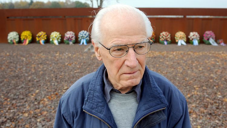 Auch die Behandlung des verstorbenen Friedensaktivisten Ludwig Baumann stößt auf Kritik.