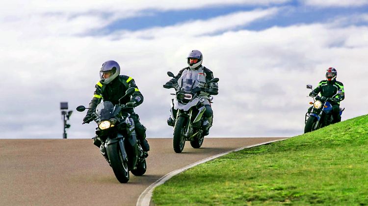 Die physikalischen Grenzen lassen sich beim Motorradfahren nicht überlisten, aber man kann sie für sich und seine Fahrt einschätzen.