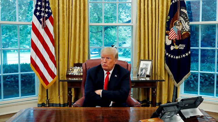 "Ich bin nicht davon begeistert, dass (die Fed) die Zinsen erhöht": US-Präsident Donald Trump während des Interviews im Oval Office.