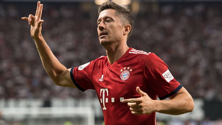 Drei Tore, genau so viele Streifen auf der Schulter: Adidas rüstet in der Bundesliga nur noch den FC Bayern aus.