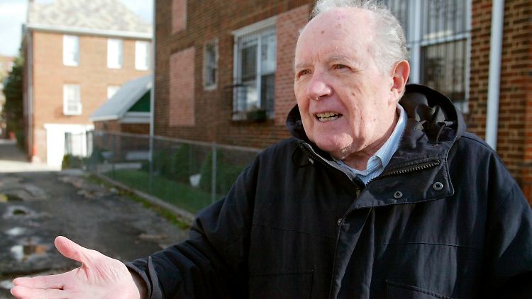 Jakiw Palij im Jahr 2003 im New Yorker Stadtteil Queens: Der heute 95-Jährige muss in Deutschland kein neues Verfahren fürchten.