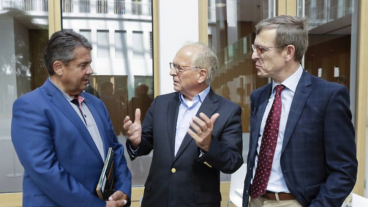 Sigmar Gabriel, Wolfgang Ischinger und Christoph von Marschall (v.l.)