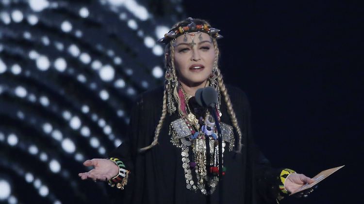 Es ist nicht das erste Mal, dass Madonna mit ihrem Gedenken an einen schwarzen Künstler polarisiert.