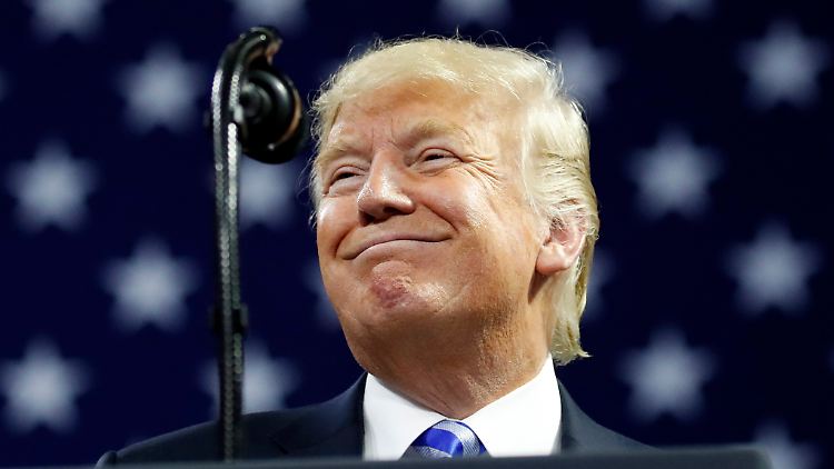Bei einer Wahlkampfkundgebung in West Virginia kurz nach dem Urteil und dem Geständnis erwähnte Trump Manafort und Cohen mit keinem Wort.