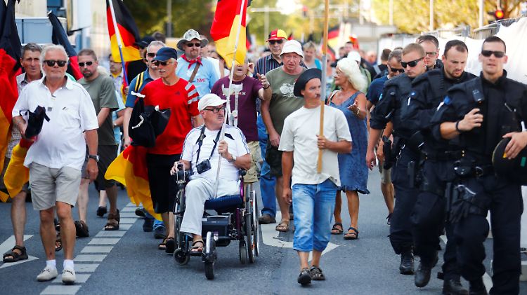 Dresden am 16. August. Solche Aufnahmen müssen Demonstranten sich gefallen lassen.