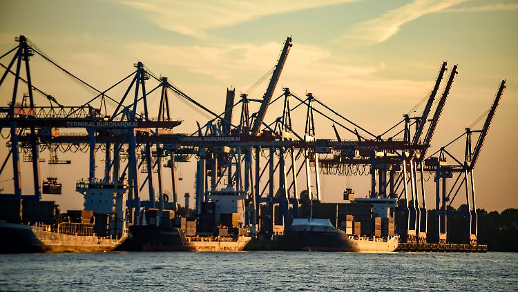 Künftig sollen Schiffe mit einem Tiefgang bis zu 13,50 Meter unabhängig von der Flut den Hamburger Hafen erreichen können.