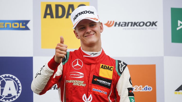Mick Schumacher eifert seinem berühmten Vater nach.