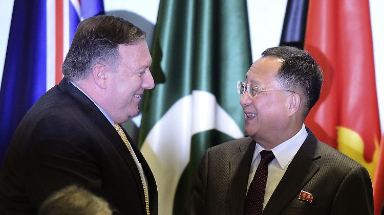 Pompeo und der nordkoreanische Außenminister Yong Ho beim ASEAN-Außenministertreffen vor wenigen Wochen.