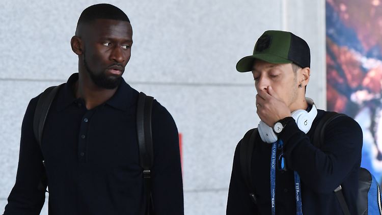Antonio Rüdiger und Mesut Özil werden vorerst nicht mehr gemeinsam für die DFB-Elf spielen.