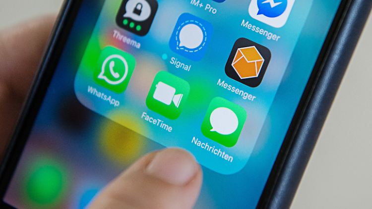 Mithilfe der staatlichen Spähsoftware kann auch die Kommunikation in Messenger-Apps überwacht werden.
