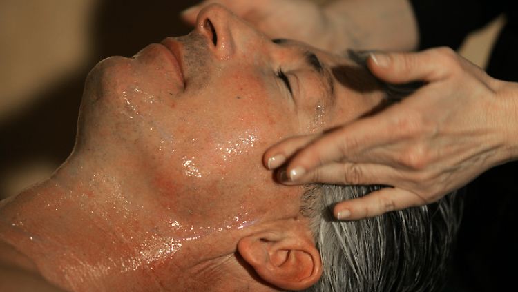 Wer bei der Gesichtsbehandlung nicht geschält werden möchte, fragt besser nach "exfoliating".