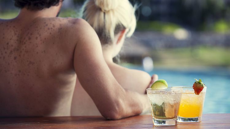 Alkoholische Getränke gehören für viele zum Urlaub und zum guten Essen dazu.