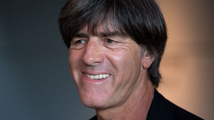 Nach den Vertretern der Profi-Klubs präsentiert Bundestrainer Joachim Löw nun dem DFB seine WM-Analyse.