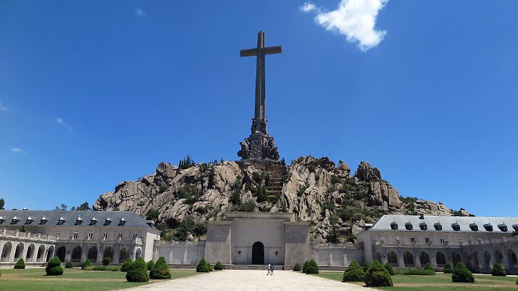 Die monumentale Anlage im "Tal der Gefallenen" beherbergt bis heute das Grab von Diktator Francisco Franco.