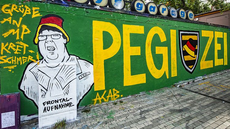 Der LKA-Angestellte verlässt die Behörde.