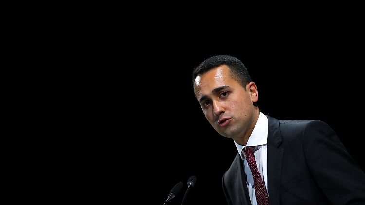 "Wir sind bereit, die Mittel zu kürzen, die wir der Europäischen Union zahlen", schrieb Luigi Di Maio auf Facebook.