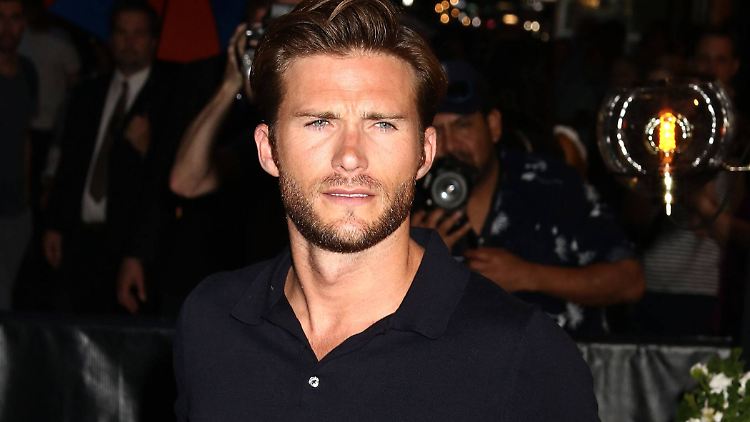 "Ich denke, dass ich normalerweise eine gute Bewertung bekomme", sagt Scott Eastwood.
