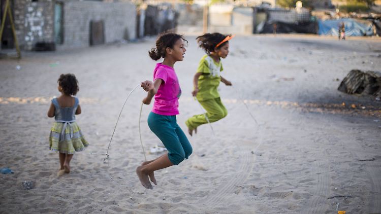 Spielende Kinder in Gaza-Stadt: Die Streichung der Hilfsgelder wird wohl wie so häufig vor allem die treffen, die sie am dringendsten benötigen.