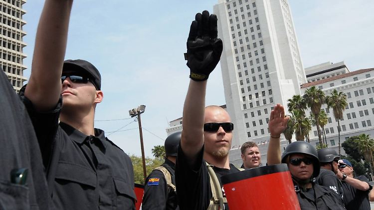 US-amerikanische Neonazis in Los Angeles bei einer Rallye im April.