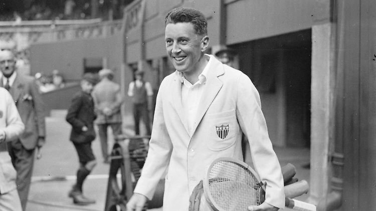 Zwei Jahre, nachdem er den Untergang der Titanic überlebt hat, gewinnt er am 1. September 1914 in Newport/Rhode Island die amerikanischen Tennis- Meisterschaften, das Vorgängerturnier der US Open: Norris Williams II.