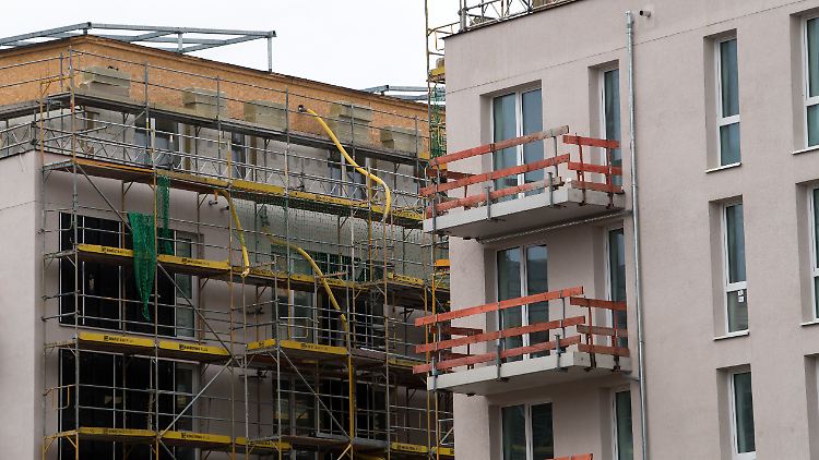 Obwohl die Mieten in Rekordhöhen gestiegen sind und Wohnungen in jeder größeren Stadt Mangelware, regt sich überall Widerstand der Bürger.