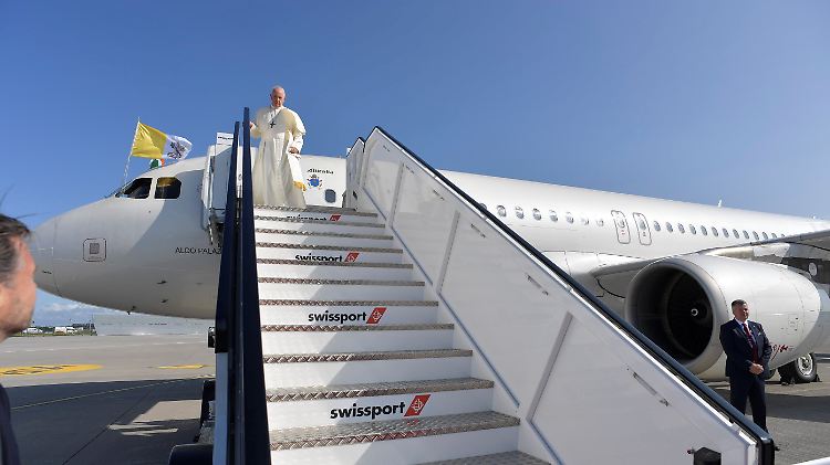 Papst Franziskus, hier bei seiner Ankunft in Dublin.