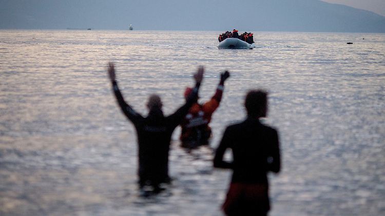 Wie andere Flüchtlinge kommen auch türkische Staatsbürger über die Ägäis nach Griechenland.