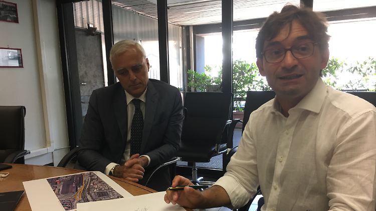Reederei-Chef Ignazio Messina und Gian Enzo Duci, Vorsitzender des italienischen Schiffsmakler- und –Agentenverbands (r.).