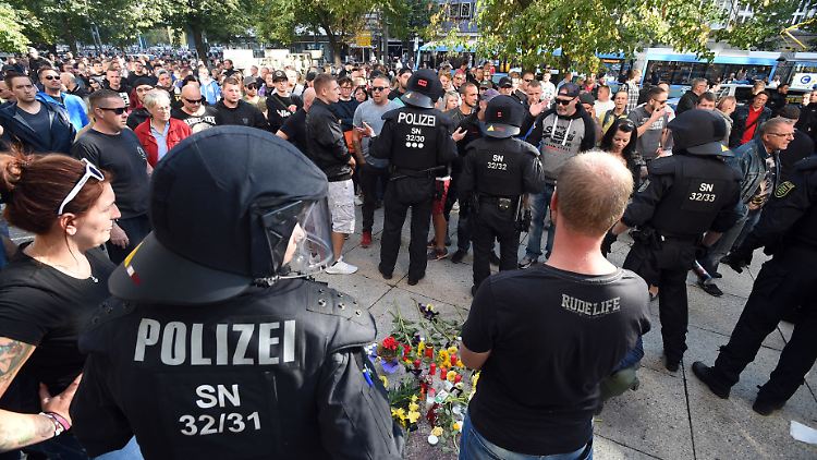 Für den Abend sind neue Proteste in der Chemnitzer Innenstadt angekündigt.