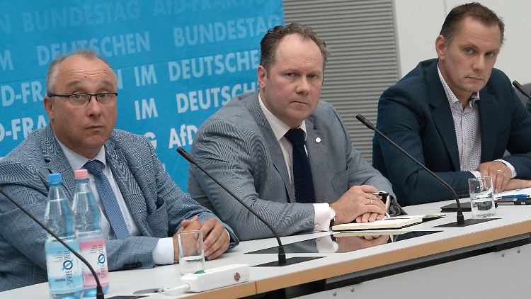 Die sächsischen Abgeordneten Jens Maier, Siegbert Droese und Tino Chrupalla haben sich kritisch, aber auch verständnisvoll zu den Ausschreitungen in Chemnitz geäußert.