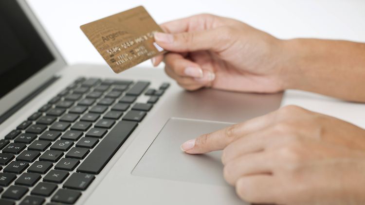 Ein Anzeichen für einen Fake-Shop: Sie lassen meist nur Vorkasse als Bezahlungsmethode gelten. 