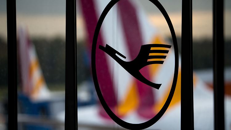 Die Familien von fünf Opfern des Germanwings-Flugzeugabsturzes bekommen von der Lufthansa ein höheres Schmerzensgeld. 