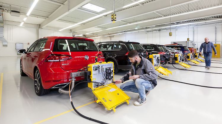 Viel Arbeit: Vom 1. September an dürfen nur noch Autos verkauft werden, die das neue WLTP-Testverfahren bestanden haben.