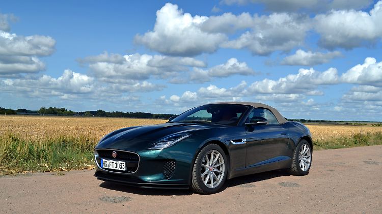 British Racing Green mit beigefarbenen Verdeck steht dem F-Type Cabrio ganz hervorragend.
