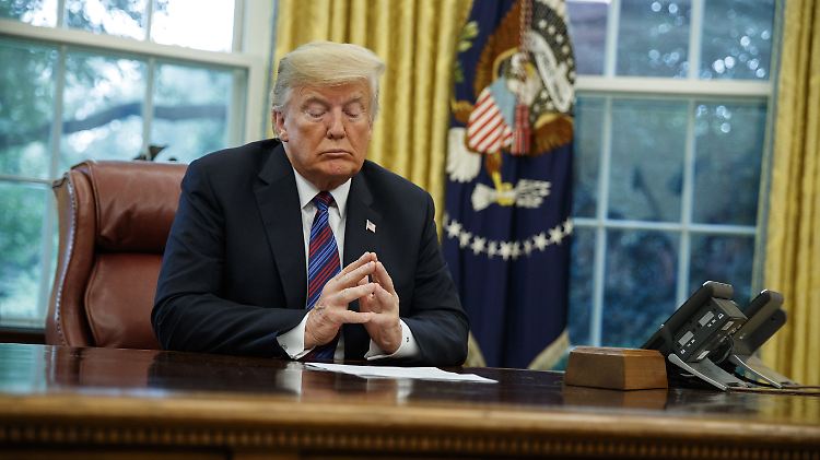 Donald Trump beim Telefonat mit Mexikos Präsident: Der Deal gibt ihm den nötigen Raum für seine Attacke auf China.