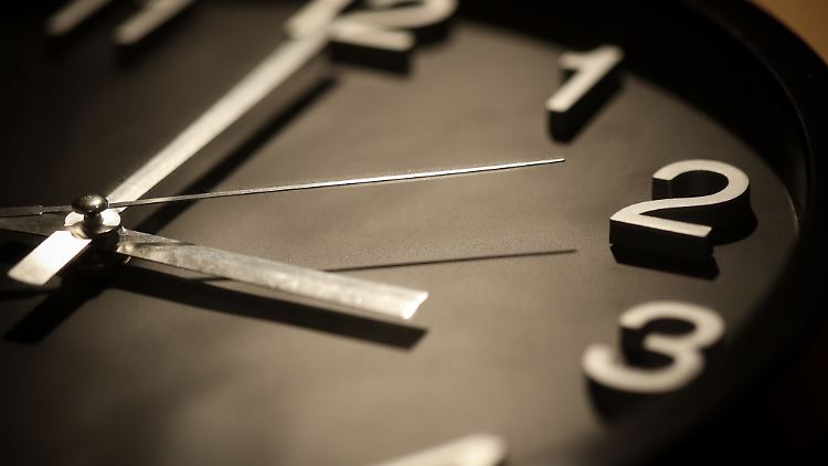 Wer hat an der Uhr gedreht? Diese Frage könnte sich vielleicht erübrigen, wenn die EU-Kommission auf das Ergebnis einer Umfrage zur Sommerzeit ernst nimmt.