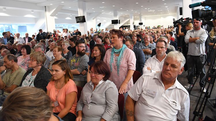 Rege Debatte beim "Sachsengespräch". Viele Chemnitzer melden sich zu Wort.