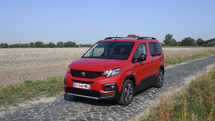 Mit den Attributen eines SUV wirkt der Peugot Rifter gar nicht mehr so hausbacken wie herkömmliche Hochdachkombis.