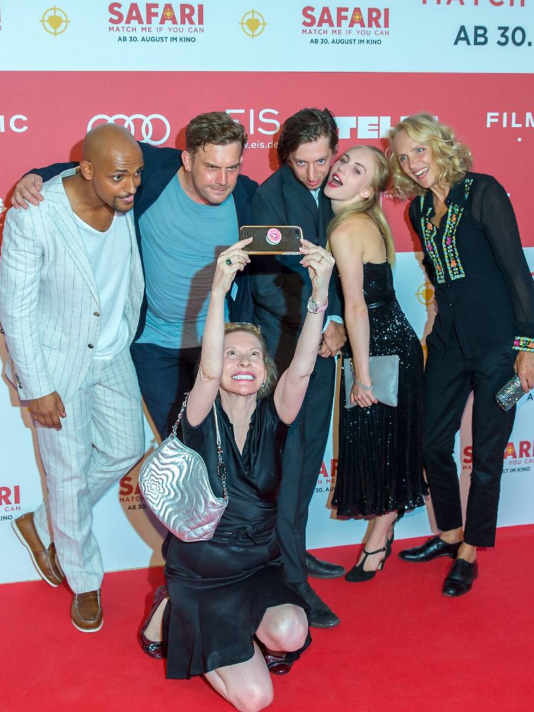 Patrick Abozen , Sebastian Bezzel , Sunnyi Melles , Max Mauff , Elisa Schlott , Juliane Köhler bei der Premiere.