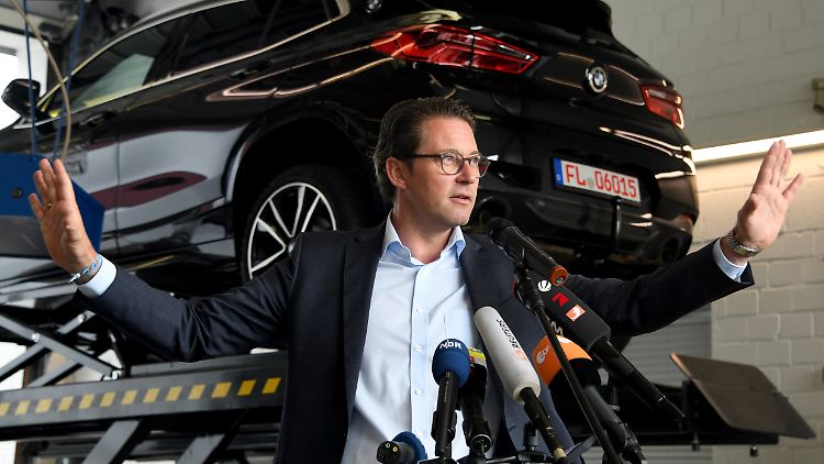 Verkehrsminister Andreas Scheuer sieht die Autobranche auf einem guten Weg.