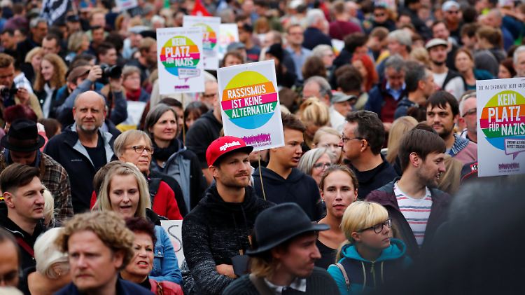 Nach einer friedlichen Demonstration trafen die Marburger SPD-Anhänger auf Rechtsradikale.