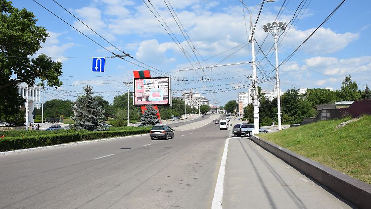 Auf der "Straße des 25. Oktober", der Prachtstraße der Hauptstadt, hat man wie überall in Transnistrien freie Fahrt.