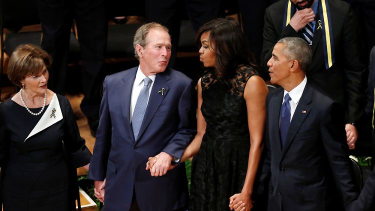 Mögen sich und stehen zusammen - die Bushs und die Obamas.