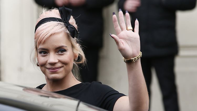 Gerade Künstlerinnen und Künstlerinnen brauchen viel Bestätigung, so wie Lily Allen.