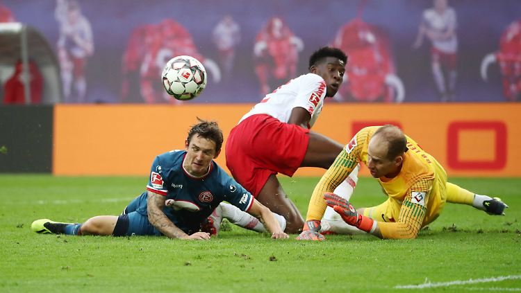 Am Boden: Der Ligastart verläuft für RB Leipzig nicht nach Plan.