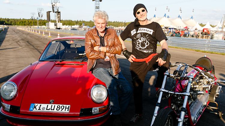 Rund 280.000 D-Mark steckte der Zeichner in den Bau seines Motorrads mit vier Horex-Motoren zu je 40 PS.