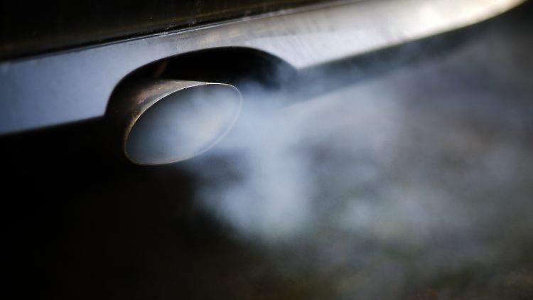 Seit 2009 gilt in der EU die Vorschrift, dass Neuwagen spätestens 2021 im Durchschnitt nur noch 95 Gramm Kohlendioxid pro Kilometer ausstoßen dürfen.