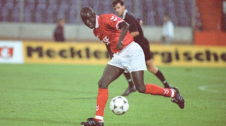 Ali Dia spielte tatsächlich für zwei Spiele für den VfL Lübeck - ausgerechnet gegen Hannover 96 kam er zum Einsatz. Dem Klub, der nun mit Hendrick Weydandt einen echten Coup gelandet hat.