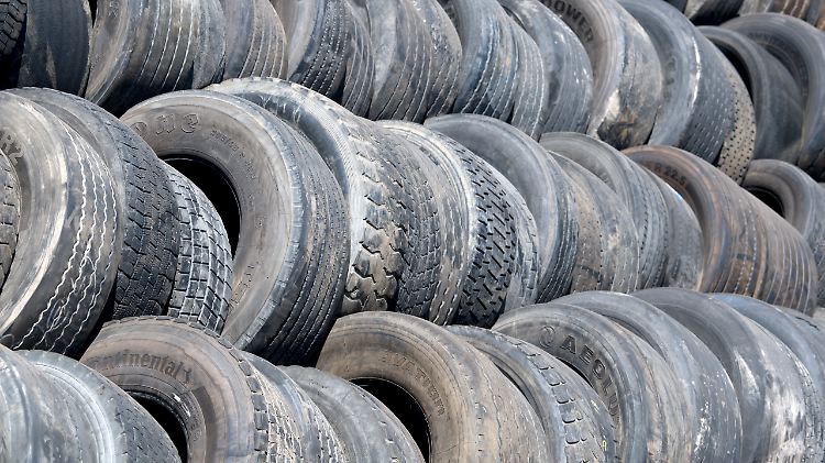 Vor allem der Abrieb von Autoreifen erzeugt eine ganze Reihe von Mikroplastikteilchen. 
