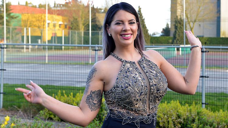 Olé, olé, mit der Brust ist wieder alles okay: Jenny Frankhauser.